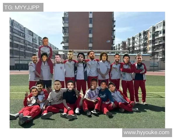 足球球星穿白鞋还是黑鞋 哪种颜色更能提升球场表现与个人魅力